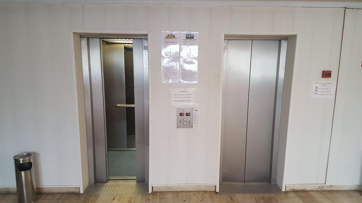 Lifturile Hotelului Forum